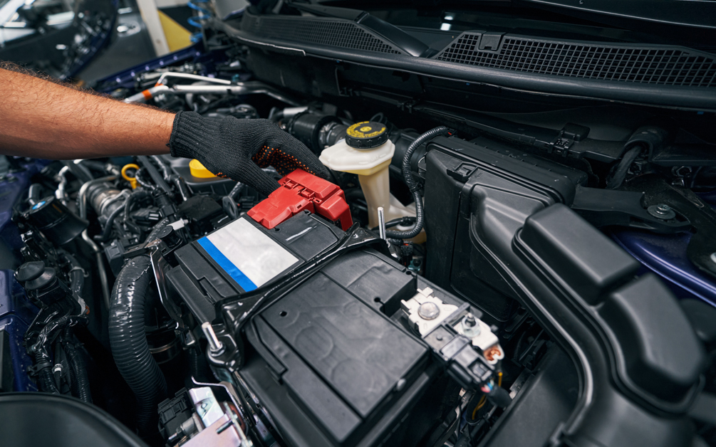 Verificare borne baterie auto
